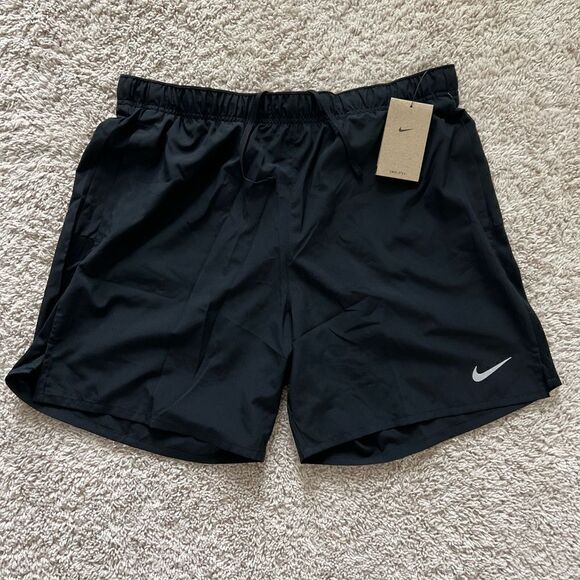 Nike 7" Black Dri-FIT Challenger 2-in-1 Running Shorts - Picture 8 of 13